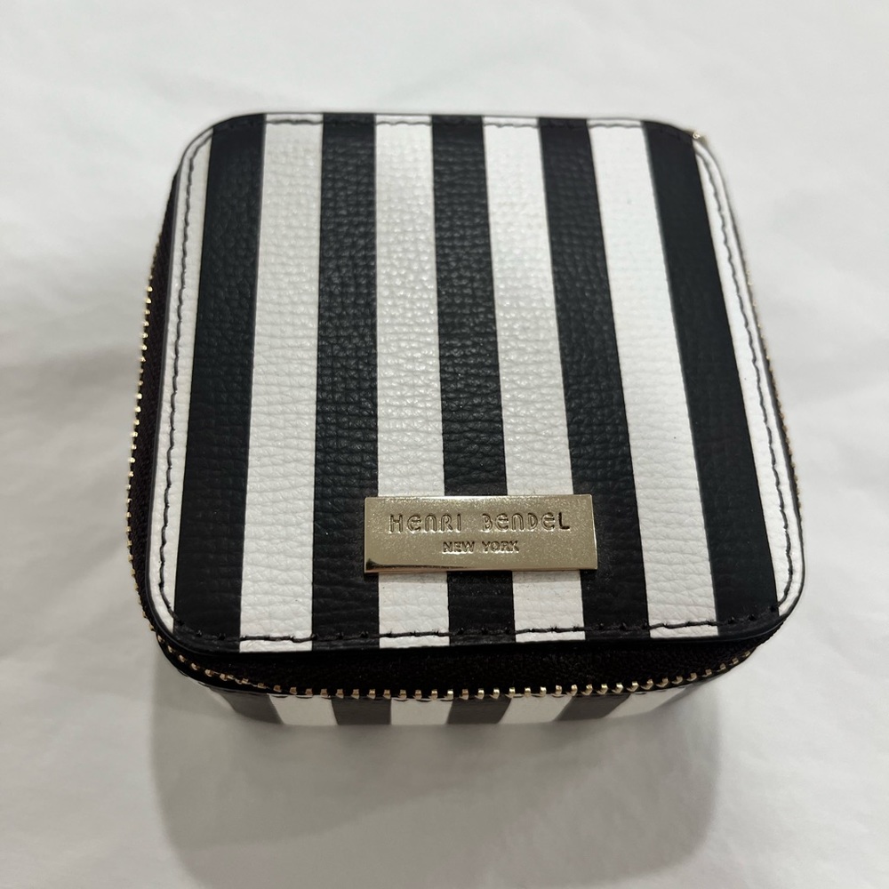 Henri Bendel Centennial Stripe Jewelry case - Picture 6 of 6